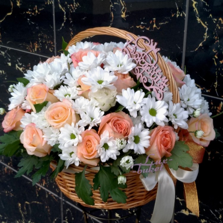 Лучики солнца Корзина из роз и хризантем с доставкой в Ессентуках