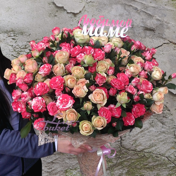Большой букет высоких кустовых роз с доставкой в Ессентуках