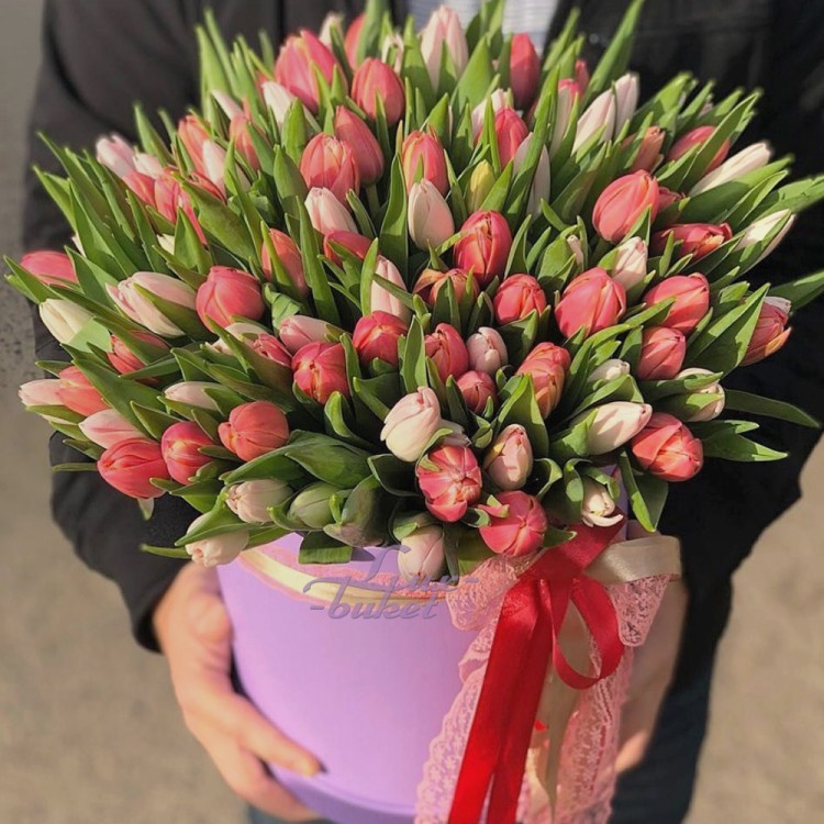 Твоя улыбка Большая коробка тюльпанов с доставкой в Ессентуках