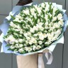 Большой букет белых тюльпанов с доставкой в Ессентуках