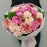 Пленительный образ Букет из роз и диантусов с доставкой в Ессентуках