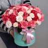 Кустовые розы в коробке Принимайте поздравления с доставкой в Ессентуках
