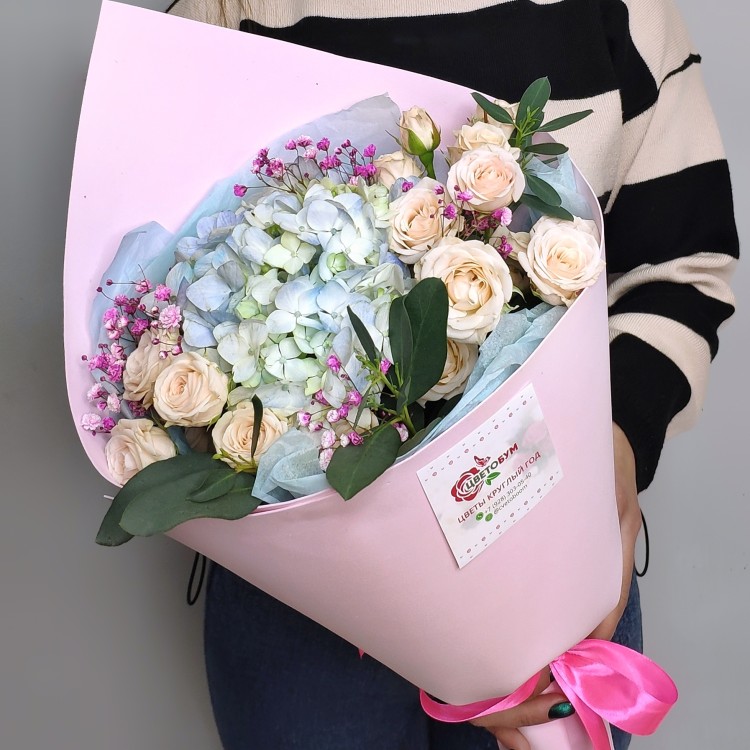 Конвертик счастья №7 Гортензия с розами с доставкой в Ессентуках