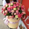 Премиум коробка кустовых роз Калейдоскоп желаний с доставкой в Ессентуках