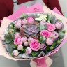 Розовая дымка Букет роз с суккулентом с доставкой в Ессентуках
