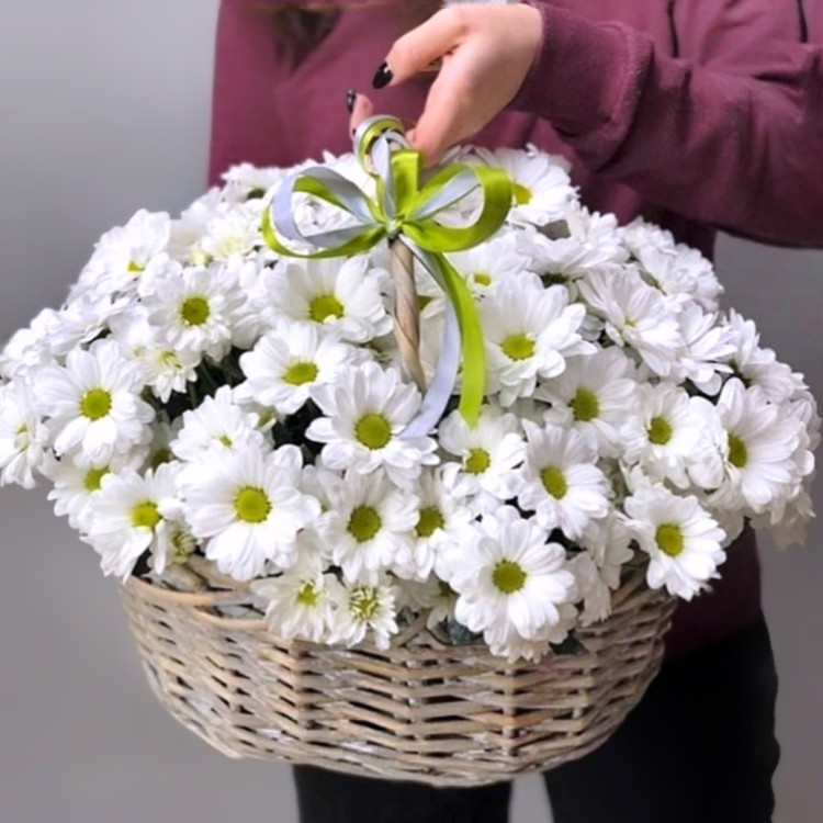 Корзина хризантем Полевые цветы  с доставкой в Ессентуках