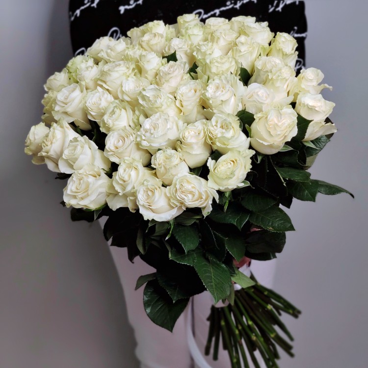 Букет белых роз премиум с доставкой в Ессентуках