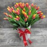 Счастливая любовь Тюльпаны в коробке с доставкой в Ессентуках