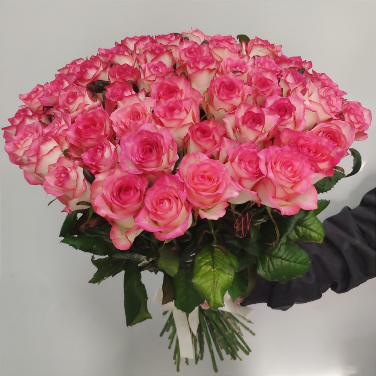 Букет роз премиум Нежность с доставкой в Ессентуках