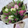 Весенний букет из гиацинтов и тюльпанов с доставкой в Ессентуках