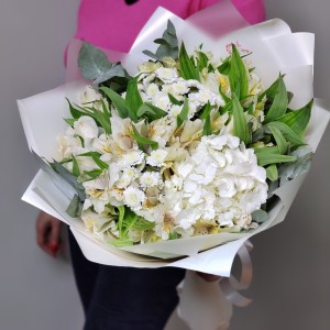 Цветочная жемчужина Букет белых цветов