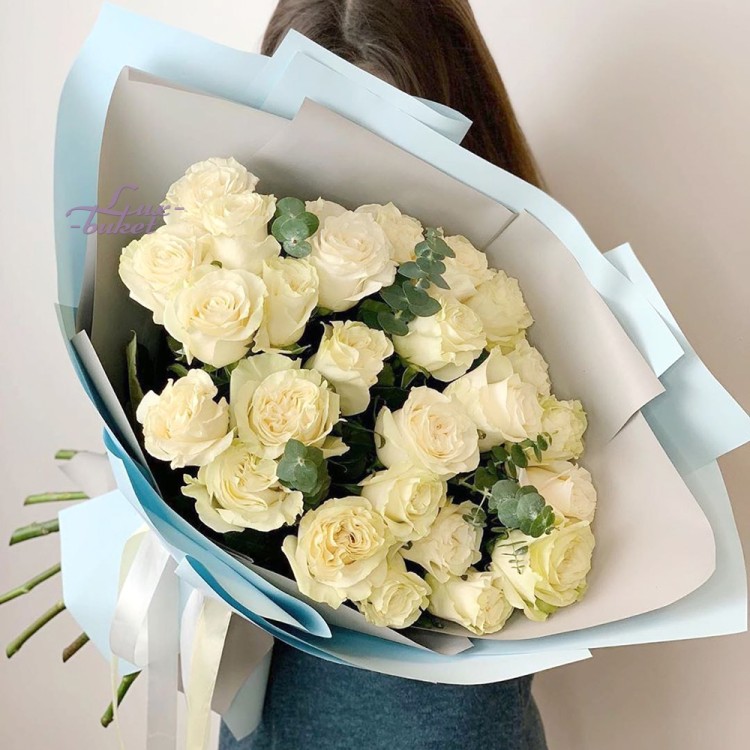 Белые розы любви с доставкой в Ессентуках