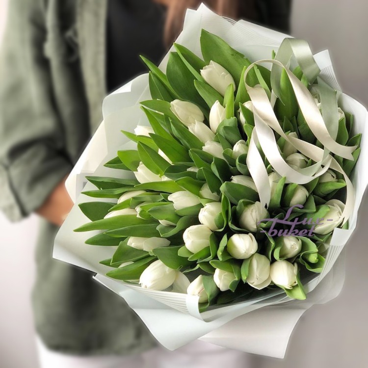 Букет белых тюльпанов с доставкой в Ессентуках