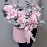 Розовый жемчуг Французские розы в шляпной коробке с доставкой в Ессентуках
