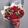 Букет красных кустовых роз Love с доставкой в Ессентуках