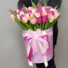 Весенняя акварель Тюльпаны в шляпной коробке с доставкой в Ессентуках