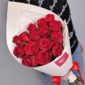 Конвертик счастья №4. 15 красных роз с доставкой в Ессентуках