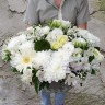Особый случай Большая корзина белых цветов с доставкой в Ессентуках