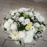 Особый случай Большая корзина белых цветов с доставкой в Ессентуках