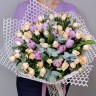 ЛиЛу Фиолетовые тюльпаны и кремовые розы с доставкой в Ессентуках